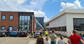 Uitslaande brand bij Mercon in Alblasserdam onder controle; brandweer start onderzoek