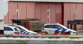 Brand in bovenloopkraan in grote hal bij IHC in Kinderdijk
