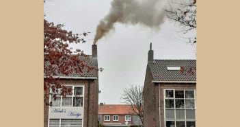 Brandweer rukt uit voor schoorsteenbrand langs Plantageweg in Alblasserdam
