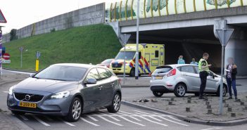 Automobilisten botsen op de Copernicusweg in Dordrecht
