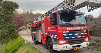 Brandweer rukt met spoed uit voor schoorsteenbrand in Hardinxveld-Giessendam