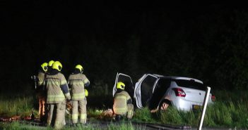 Auto vliegt in brand op de Langeweg in Heerjansdam