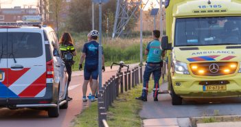 Wielrenner rijdt op paal in Sliedrecht en raakt gewond