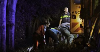 Scooterrijder zwaargewond na val van dijk in Hoogblokland