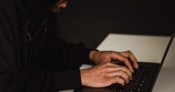 Zes internetoplichters opgepakt in Gorinchem en Giessenburg