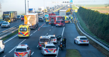 Man bekneld na botsing met vrachtwagen op A27; traumahelikopter en brandweer ingezet