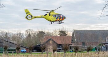 Traumahelikopter landt in Oud-Alblas voor pasgeboren baby