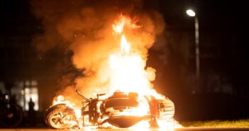 Scooter brandt volledig af in Alblasserdam