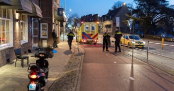 Botsing tussen snorscooter en gehandicaptenvoertuig in Alblasserdam