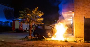 Auto brandt uit in Alblasserdam