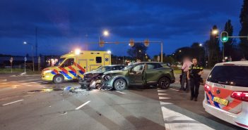 Automobilisten botsen op de Provincialeweg in Dordrecht
