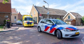 Fietsster loopt hoofdwond op bij botsing in Kerkstraat