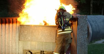 Ontploffing tijdens blussen van containerbrand in Dordrecht