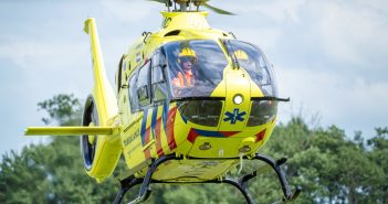 Man valt van ladder bij boerderij in Streefkerk en raakt gewond