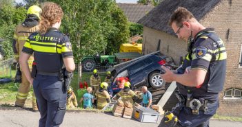 Vrouw onder invloed belandt met auto op schuur in Nieuw-Lekkerland