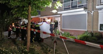 Steekpartij in woning Dordrecht; drie jonge kinderen en man gewond; vrouw opgepakt
