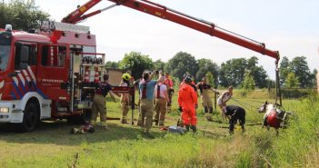 Brandweer rukt met spoed uit om paard uit Zwijndrechtse sloot te redden