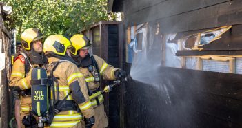 Brand in schuur door wegbranden onkruid in Gorinchem