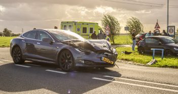 Auto’s botsen op elkaar op Zijdeweg tussen Oud-Alblas en Nieuw-Lekkerland