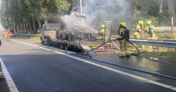 Grasmaaier brandt volledig uit op de A16 bij Dordrecht