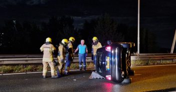 A27 bij Gorinchem dicht door gekantelde auto
