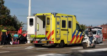 Fietser gewond bij ongeval op de Brugweg; traumahelikopter ingezet