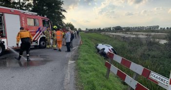 Auto raakt in Gorinchem in de sloot