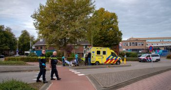 Fietsster aangereden door auto op rotonde in Gorinchem
