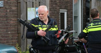 Hardinxvelder (42) aangehouden; wapens en munitie aangetroffen in woning