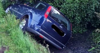 Alcomobilist belandt in sloot in Wijngaarden
