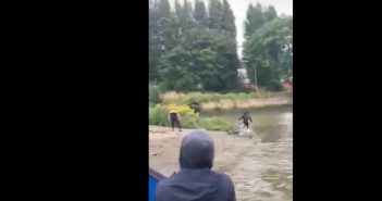 Videobeelden zwemmende scooterdief in de Lek bij Kinderdijk