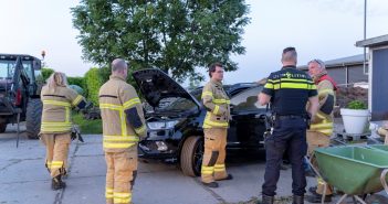 Brand in auto langs Molenkade in Alblasserdam
