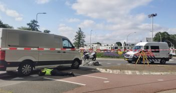 Fietser aangereden door bestelbus in Zwijndrecht; politie doet onderzoek