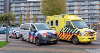Oudere man raakt gewond bij aanrijding met auto in Alblasserdam