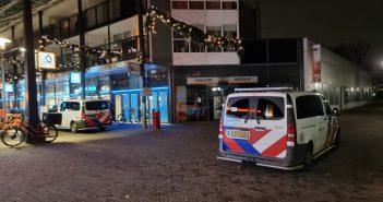 Man met vuurwapen overvalt twee supermarkten achter elkaar in Dordrecht
