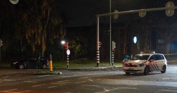 Politievoertuig komt in botsing met personenauto tijdens spoedrit door Dordrecht