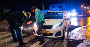 Automobilist en fietsster botsen op Grote Haarsekade in Gorinchem
