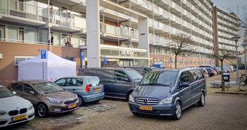 Overleden persoon gevonden op toog bij flat in Alblasserdam; politieonderzoek afgerond