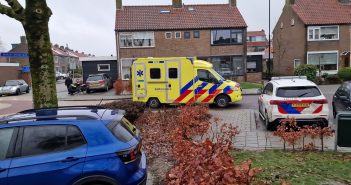Fietsster raakt gewond bij aanrijding met busje in Nieuw-Lekkerland