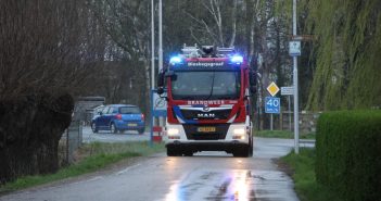 Brandweer rukt uit voor vlammende schoorsteen in Oud-Alblas