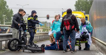 Man gaat met fatbike onderuit in Alblasserdam en raakt gewond