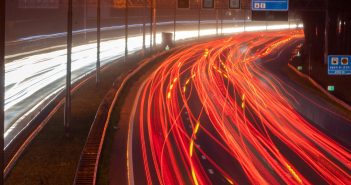 Politie en Rijkswaterstaat zoeken spookrijder op A15 bij Alblasserdam