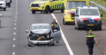 Veel schade na aanrijding op de A15 bij Hardinxveld