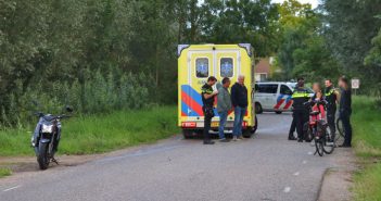 Motorrijder schuift 30 meter over asfalt na ongeval in Giessenburg