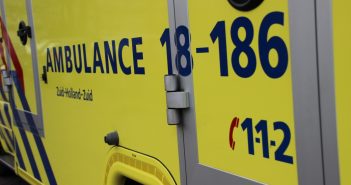 Zwangere vrouw gewond na aanrijding met vrachtwagen in Alblasserdam