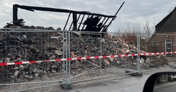 Doneeracties gestart voor getroffen bewoners na zeer grote brand in Hoogblokland