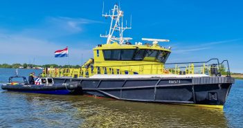 Politie, brandweer en Rijkswaterstaat op zoek naar bootje op Lek bij Kinderdijk en Nieuw-Lekkerland