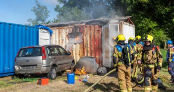 Persoon in sloot; auto en keet in brand en slachtoffer in bed bij wedstrijd Nieuw-Lekkerland