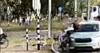 Opnieuw botsing op kruising Edisonweg Alblasserdam (dashcamfilmpje)
