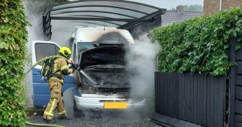Brandweer blust camperbrand in Groot-Ammers